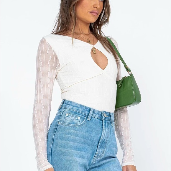 Brand new- tag still on! Princess Polly white size 4 - Picture 4 of 7